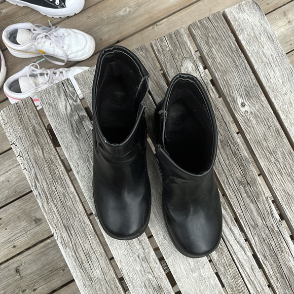 Urban Outfitters Boots - Picture 2 of 3